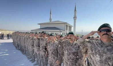 Konya’da özel harekat yerleşkesine yaptırılan cami ibadete açıldı